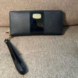 Michael Kors Wristlet Wallet